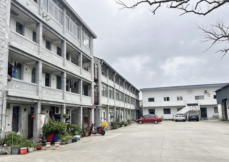 厂区院落、停车场地与配套办公楼宿舍实拍